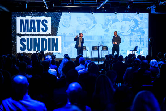 Moderator Martin Carlsson-Wall och Mats Sundin