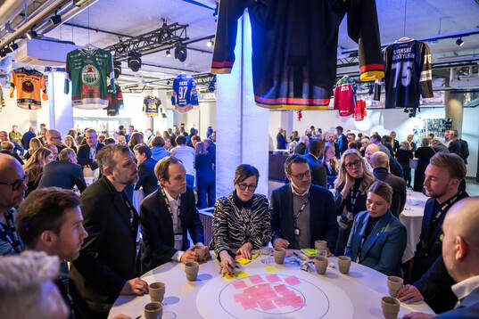 Representanter från Brynäs vid en gruppövning