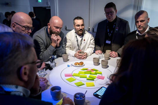 Representanter från Örebro vid en gruppövning