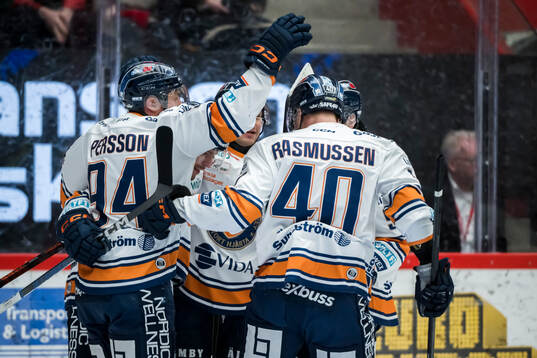 Växjös Sebastian Strandberg jublar