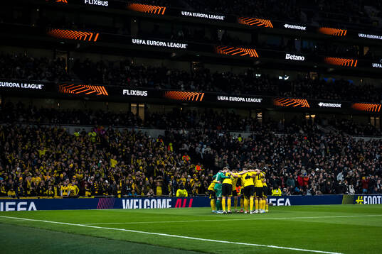 Players of Elfsborg gather