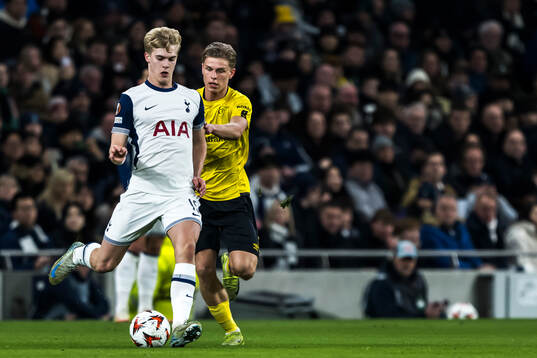Lucas Bergvall of Tottenham Hotspur and Gottfrid Rapp of