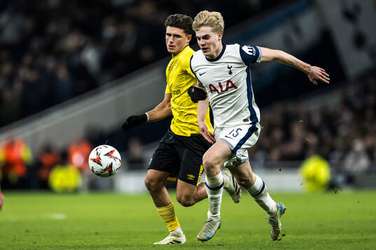 Besfort Zeneli of Elfsborg and Lucas Bergvall of Tottenham