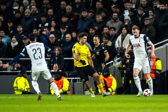 Besfort Zeneli of Elfsborg and Dejan Kulusevski of