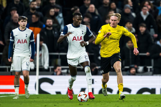 Pape Matar Sarr of Tottenham Hotspur and Ludvig Richtnér