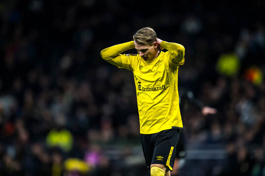 Simon Hedlund of Elfsborg looks dejected