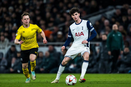 Eggert Aron Gudmundsson of Elfsborg and Archie Gray of