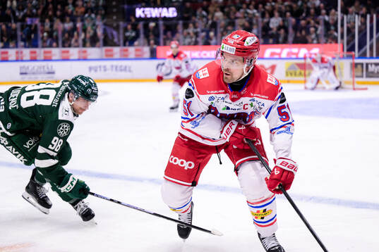 Färjestads Marian Studenic och Timrås Anton Lander