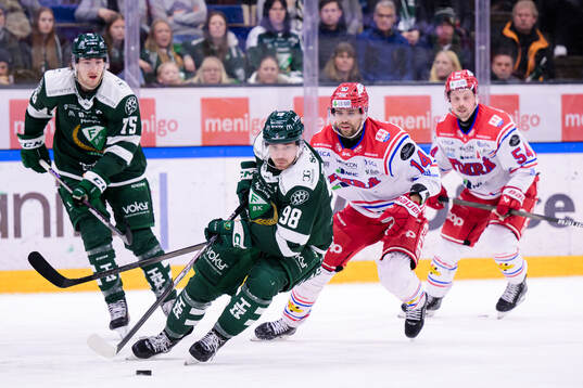 Färjestads Marian Studenic och Timrås Emil Pettersson