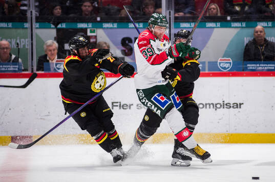 Brynäs Leo Sundqvist och Greg Scott och Frölundas Mikael