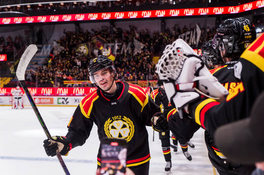 Brynäs Axel Andersson jublar