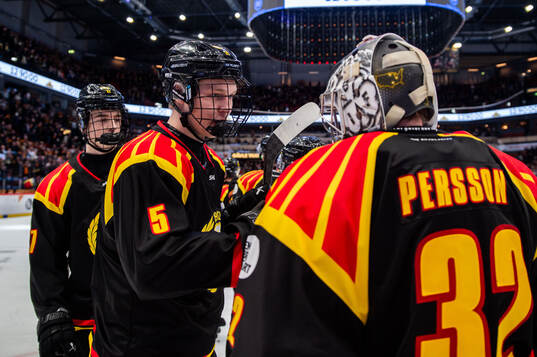 Brynäs Aron Dahlqvist jublar