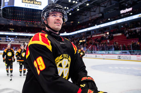Brynäs Axel Andersson jublar