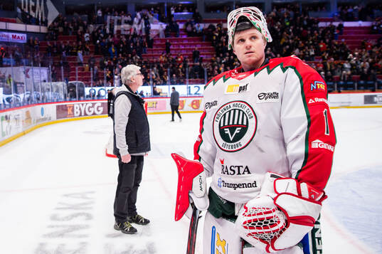 Frölundas målvakt Lars Johansson deppar