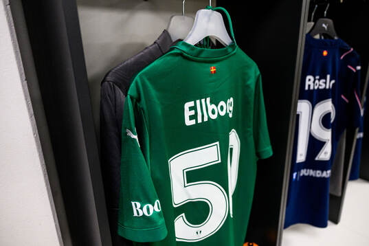 The kit of Mellersta Elliott