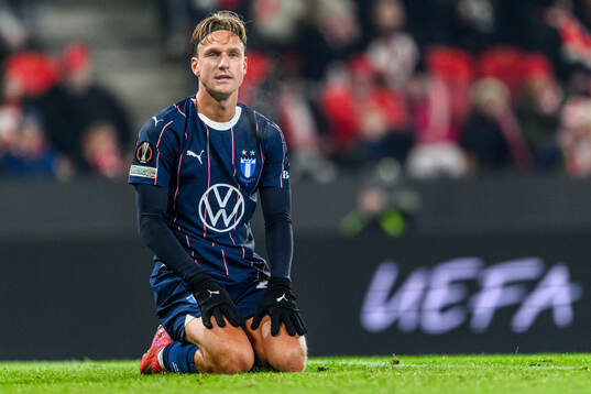 Erik Botheim of Malmö FF looks dejected