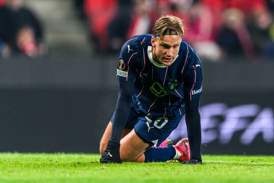 Erik Botheim of Malmö FF looks dejected