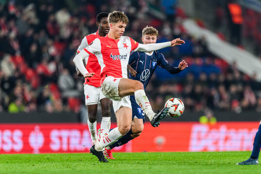 Mikulás Konecný of Slavia Prag and Hugo Bolin of Malmö FF