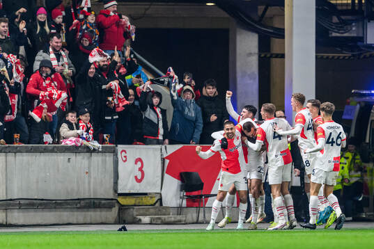 Players of Slavia Prag celebrate