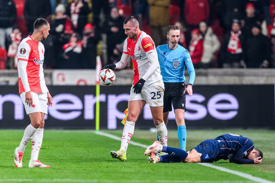 Tomás Chorý of Slavia Prag and Gabriel Busanello of