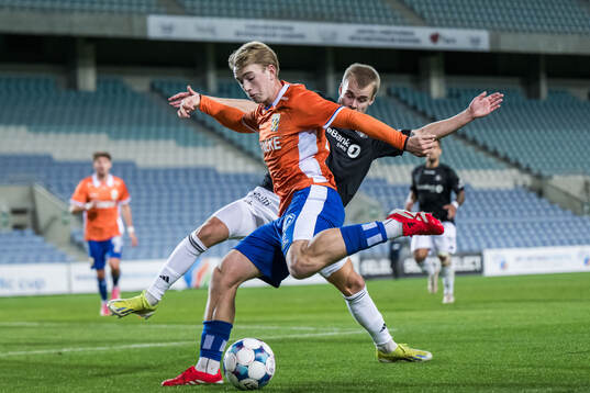 Noah Tolf of IFK Göteborg and Santeri Väänänen of