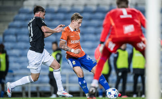 Thomas Nemcik of Rosenborg and Linus Carlstrand of IFK