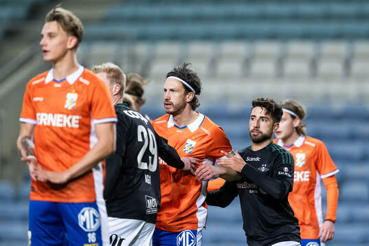 Gustav Svensson of IFK Göteborg and Moustafa Zeidan of