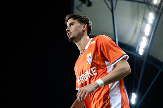 Ramon Pascal Lundqvist of IFK Göteborg enters the pitch