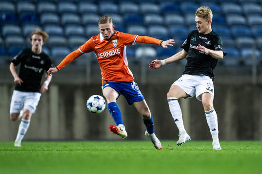Benjamin Brantlind of IFK Göteborg and Henry Sletsjøe of