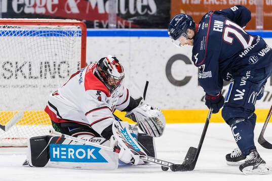Örebros målvakt Jhonas Enroth och Linköpings Christoffer