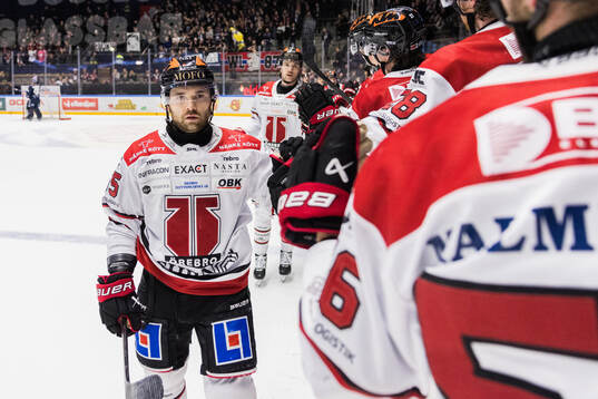 Örebros David Quenneville jublar