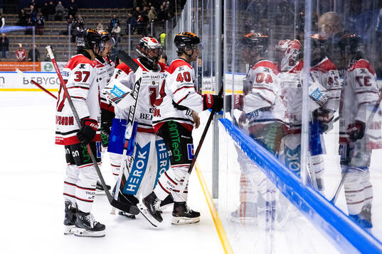 Örebros Glenn Gustafsson, målvakt Jhonas Enroth och Elias