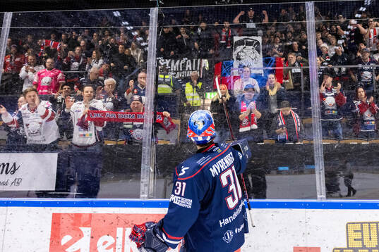 Linköpings målvakt Jesper Myrenberg jublar