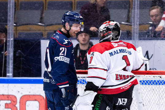 Linköpings Christoffer Ehn och Örebros målvakt Jhonas