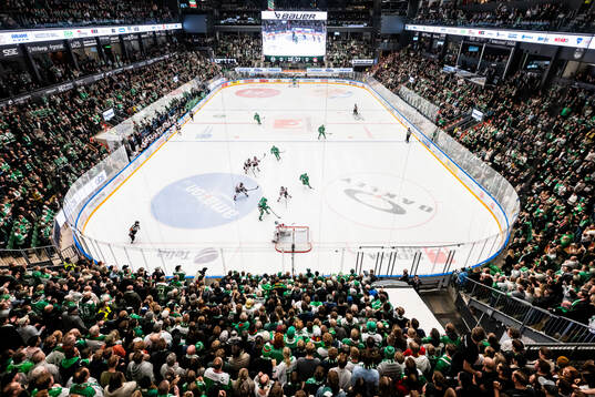 Rögles Joachim Blichfeld utmanar Malmö Redhawks målvakt