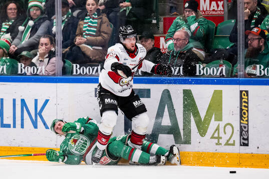 Rögles Linus Sjödin och Malmö Redhawks Carl Persson