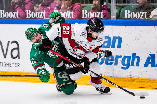 Rögles Brady Ferguson och Malmö Redhawks Christoffer