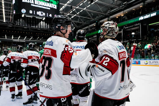Malmö Redhawks Lassi Thomson och målvakt Daniel