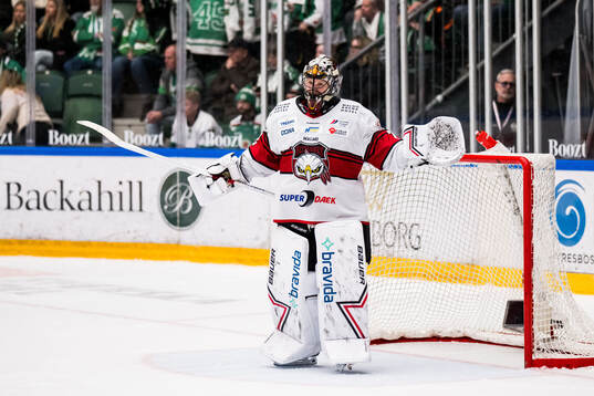 Malmö Redhawks målvakt Daniel Marmenlind jublar