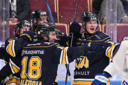 HV71s Andre Petersson jublar