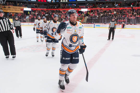 Växjös Dylan McLaughlin jublar