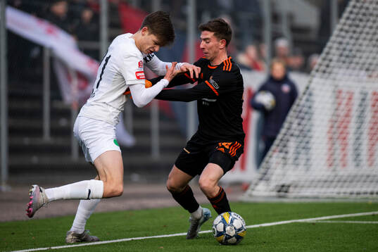 Helsingborgs Adrian Svanbäck och Hilleröds Alessio Alicino