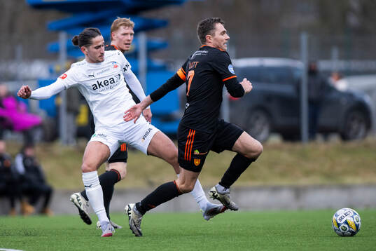 Helsingborgs Ervin Gigovic och Hilleröds Jonathan Witt