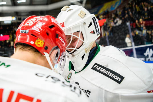 Moras målvakt Jani Lampinen jublar