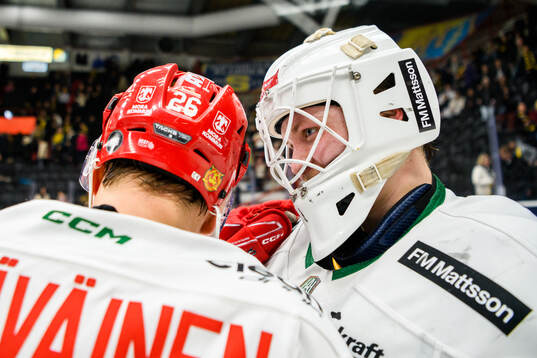 Moras målvakt Jani Lampinen jublar