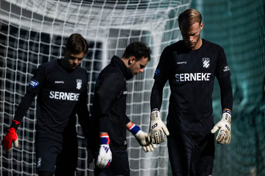 Målvakt Linus Dahlgren, målvakt Elis Bishesari och