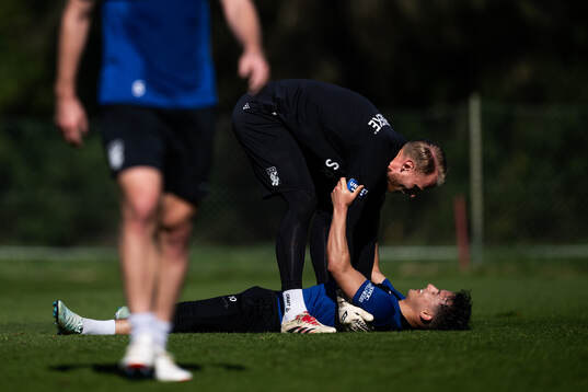 Målvakt Pontus Dahlberg och Hussein Carneil