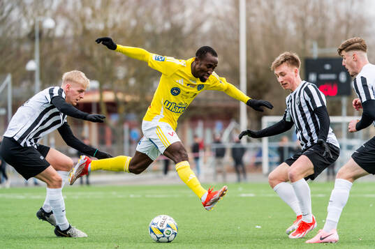 Falkenbergs Wanbe Godwin Aguda mot Landskronas Emil Lindman