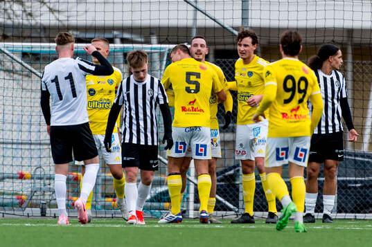 Falkenbergs Viktor Ekblom jublar