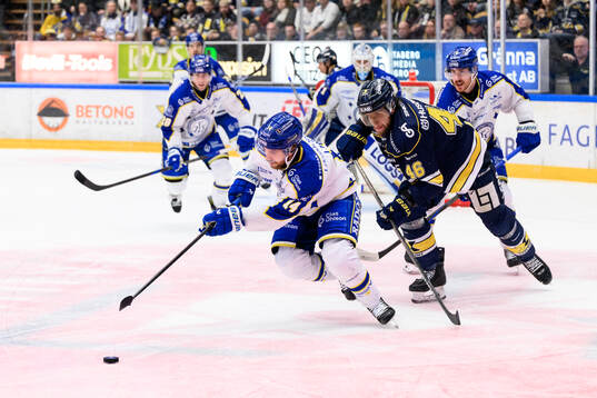 Leksands Oskar Lang och HV71s Joona Luoto